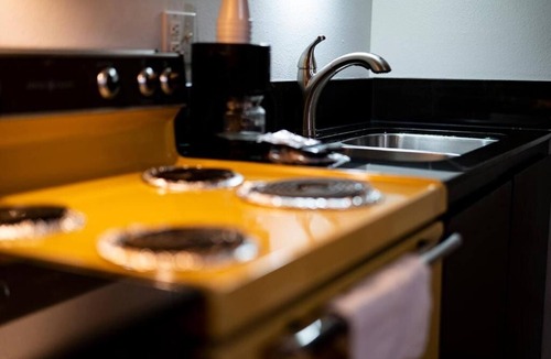 Hermiston Hotel | Cozy Room w/Coffee Maker & Parking Near Attractions — Comfort & Value