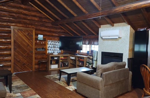 Seeley Lake House | Cozy, rustic Montana lake cabin on Placid.