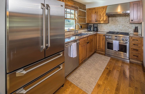 Powder Ridge Cabin | Cozy Ski-In/Ski-Out Cabin: Private Deck, Grill, Hot Tub + Views!