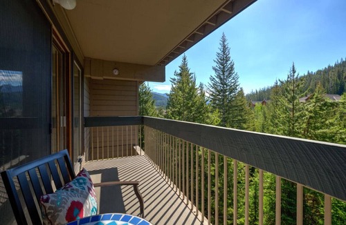Big Sky Condo | Cozy Slope-Side 2 Bedroom, Walk to Chairlifts!