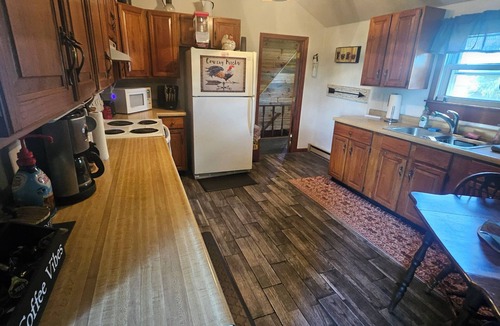 Buffalo Ridge Cabin | Cozy & Spacious 5-bedroom cabin in Chancellor just minutes from Sioux Falls.
