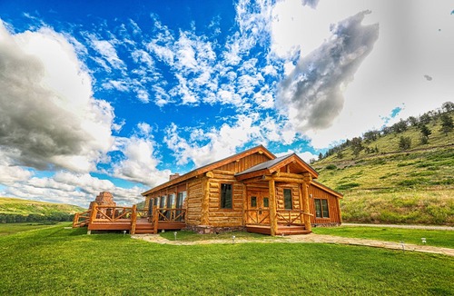 Belt Cabin | Cozy Two Bedroom Cabin on Private Montana Dude Ranch - Bear's Den