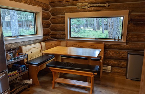 Seeley Lake Cabin | Cozy Vintage Cabin on Placid Lake, Montana - Waterfront, Sleeps 6 Adults - Wifi