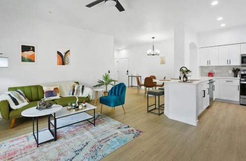 Glendale Sports and Entertainment District Apartment | CozySuites Glendale by the stadium with pool 02