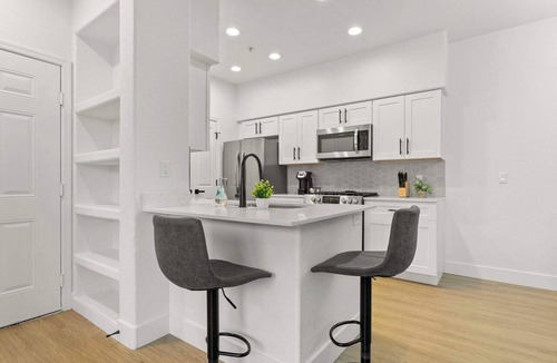 Glendale Sports and Entertainment District Apartment | CozySuites Glendale by the stadium with pool! 15