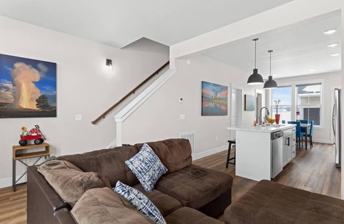 North Park House | Crash with Class in this Townhome