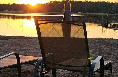 Nevis Cabin | Crow Crest Lodge Resort #5 Waters Edge, Stunning Sunsets, Family Getaway