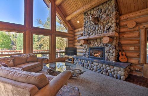 Conner House | Custom Bitterroot Valley Cabin with Hot Tub and Views!