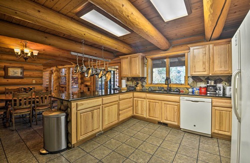Conner Cabin | Custom Bitterroot Valley Cabin w/Hot Tub & Views!