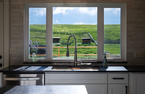 Manhattan House | Custom, Countryside Barndominium for Multi-Family near Bozeman with Hot Tub