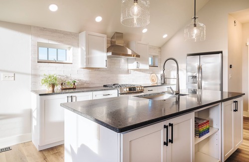 Manhattan House | Custom, Countryside Barndominium for Multi-Family near Bozeman with Hot Tub
