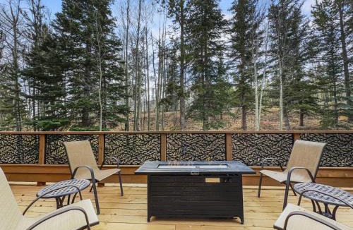 Wildernest House | Cutty Sark Court #2 3BR Mountain Views