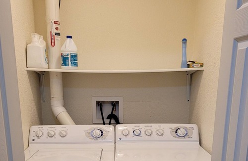 Superior Apartment | D-Cozy downstairs 2 bdrm/1ba apartment