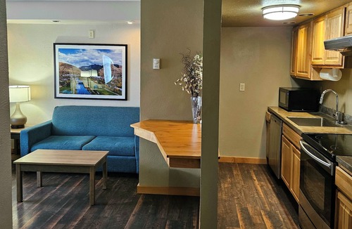 Heart of Missoula Hotel | Days Inn and Suites by Wyndham Downtown Missoula-University