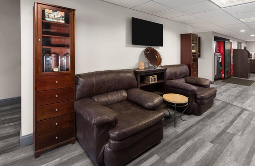 Pierre Hotel | Days Inn by Wyndham Pierre