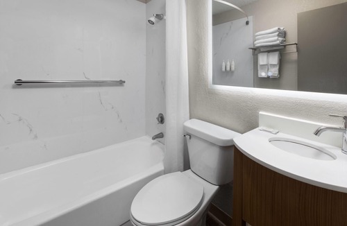 Pierre Hotel | Days Inn by Wyndham Pierre