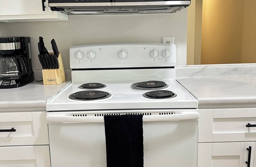 St. Cloud Apartment | Delightful 3-bedroom apartment near SCSU with Wifi & AC in St. Cloud.