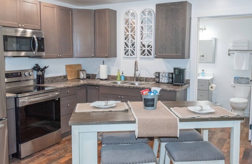 Broadwater County Apartment | Desert Drive Darling