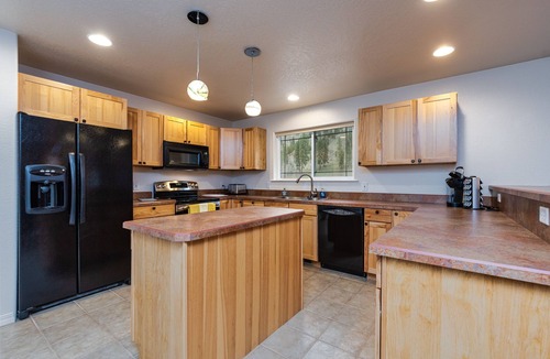 Superior Cabin | Discover tranquility in this upscale vacation rental nestled in Superior, MT