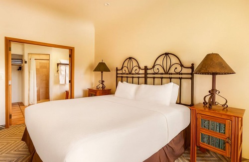 Cave Creek Hotel | Discover Your Retreat! Full Kitchen, Swimming Pool, Free Parking!