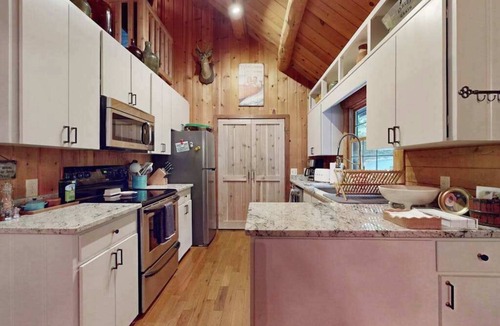 Lake Toxaway House | Dod-Friendly with Hot Tub & Fire Pit Overlooking Golf Course at Lake Toxaway