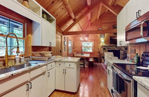 Lake Toxaway House | Dod-Friendly with Hot Tub & Fire Pit Overlooking Golf Course at Lake Toxaway