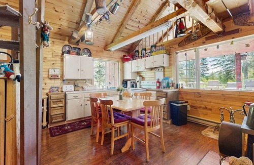 Cascade Cabin | Dog-friendly cabin with a great outdoor space in a peaceful location
