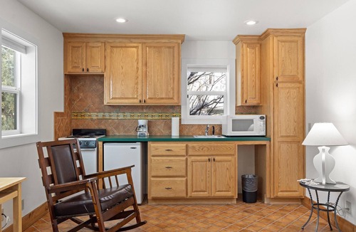 Red Lodge House | Dog friendly, Fireplace & Wi-Fi Mountain Treetop