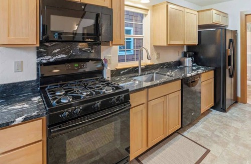 Dover Bay House | Dover Bungalow | Pet Friendly | BBQ | Marina