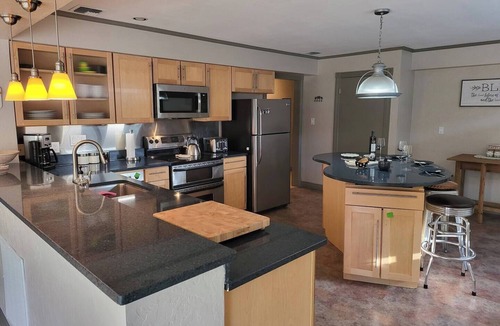 Heart of Missoula Condo | Downtown Cozy 4-bedroom condo with AC, WiFi in lovely Missoula