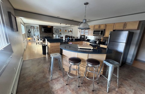 Heart of Missoula Condo | Downtown Cozy 4-bedroom condo with AC, WiFi in lovely Missoula