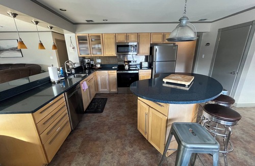Heart of Missoula Condo | Downtown Cozy 4-bedroom condo with AC, WiFi in lovely Missoula