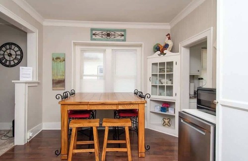 Roosevelt House | Downtown Fargo Gem: Full Home for Large Groups