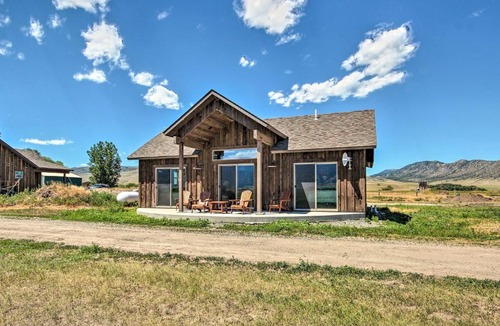 Livingston House | Dreamy Mountain-View Cabin Near Yellowstone!