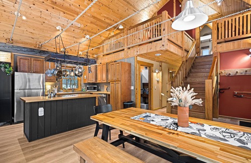 French River House | Duluth's North Shore 4+ Bedroom/3+ Bath + Sauna - Talmadge Timber Cottage Home