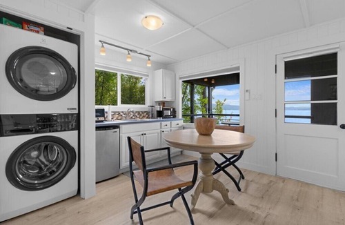 Harrison Cabin | Eagle's Log Cabin & Separate Charming Studio Waterfront Haven on Lake CDA
