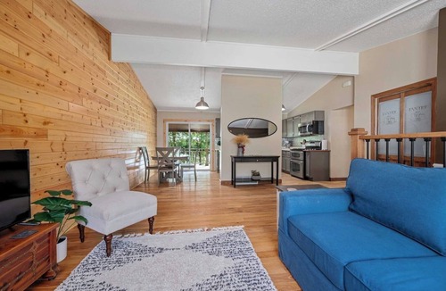 Cohasset House | Eagle View Lodge - peaceful Little Jay Gould Lake