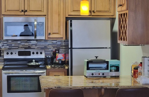Downtown Minneapolis Condo | Elegant 2BR Retreat, Walk to Downtown. Premium Comfort. Few Minutes to Downtown.