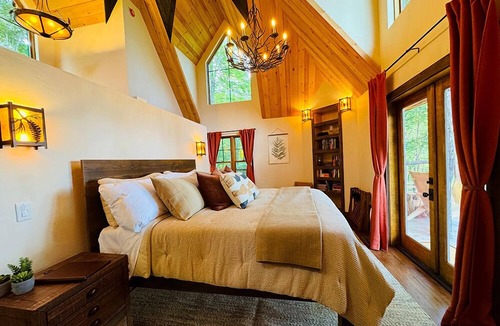 Waynesville Resort | Elk & Embers Mountain Hideaway