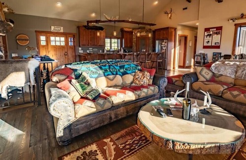 Philipsburg House | Elk View Homestead Su