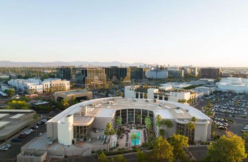 Camelback East Hotel | Embassy Suites by Hilton Phoenix Biltmore