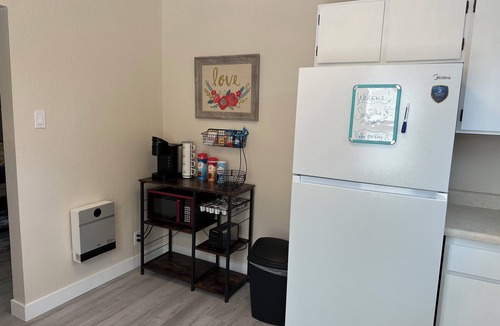 West Spokane Apartment | Enchanted Finch Arboretum 1BR Duplex/AC/Driveway Parking