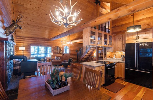 McAllister Cabin | Enchanting cabin in the the Tobacco Root Mountains