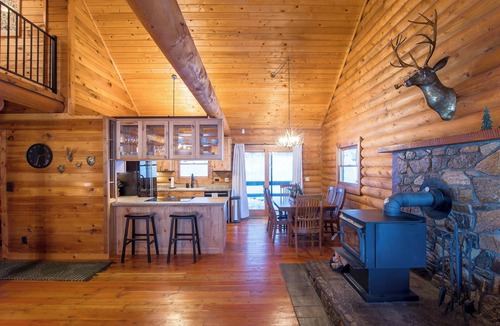 McAllister Cabin | Enchanting cabin in the the Tobacco Root Mountains