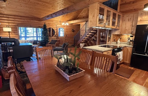 McAllister Cabin | Enchanting cabin in the the Tobacco Root Mountains