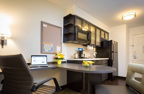 Sidney House | Enjoy a Wonderful Stay in a Fully Furnished Suite