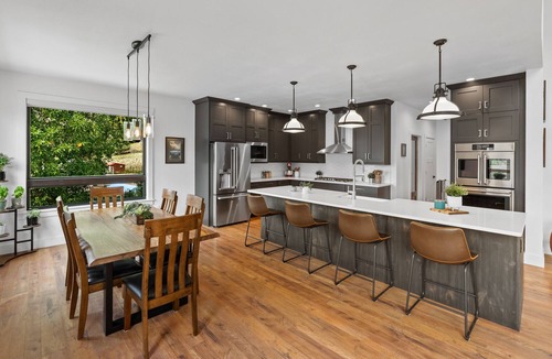 Gardiner House | Entire home 10 minutes from Yellowstone North Entrance! Views to Devil’s Slide