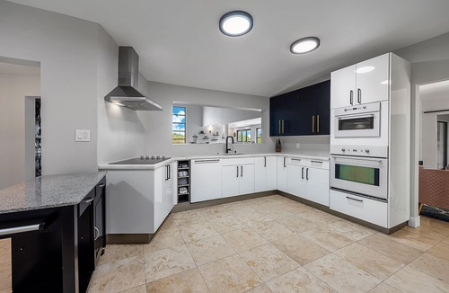 Paradise Hills House | Epic 7BR Escape w/Pickleball, Pool, Spa & Unmatched Mountain Views
