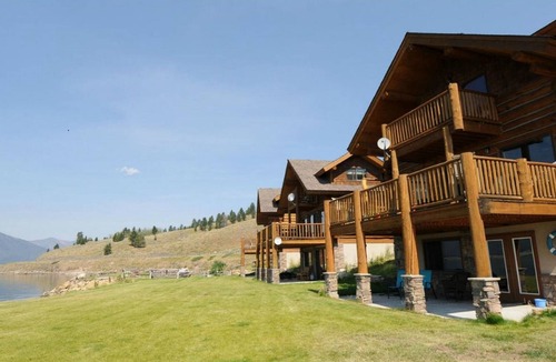 West Yellowstone Cabin | Exclusive Lake Front Log Home Minutes From Yellowstone Park