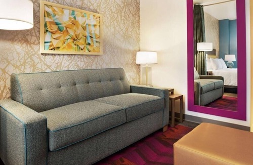 Brooklyn Park Hotel | Experience Comfort & Convenience in This Brooklyn Park Unit
